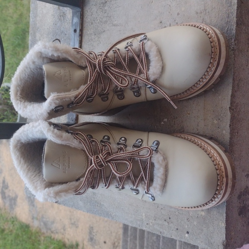 Alpine women's sz 9 hiking boots